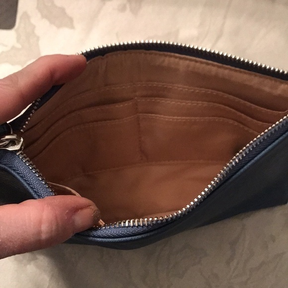 Brand New Guess Los Angeles Rodney SLG Zippered Denim Blue Wristlet - Picture 9 of 13